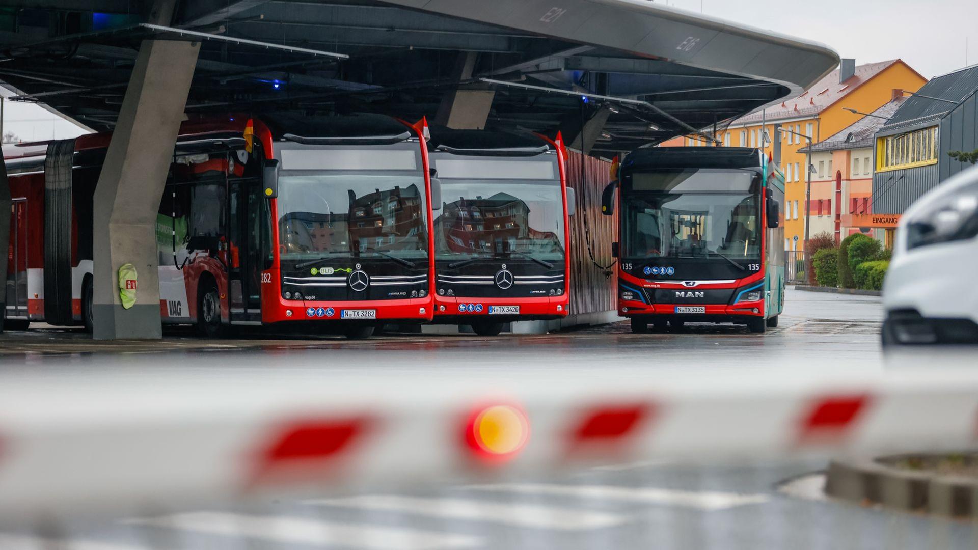 Streiks legen den Verkehr in mehreren bayerischen St�dten lahm. | NEWS5 / David O�wald
