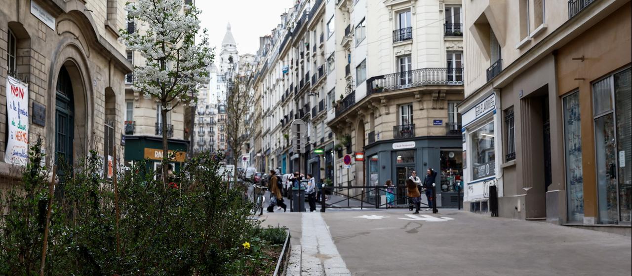 Eine autofreie Straße in Paris.