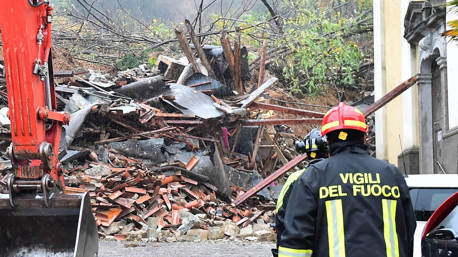Feuerwehrleute in Brazzano di Cormons | EPA