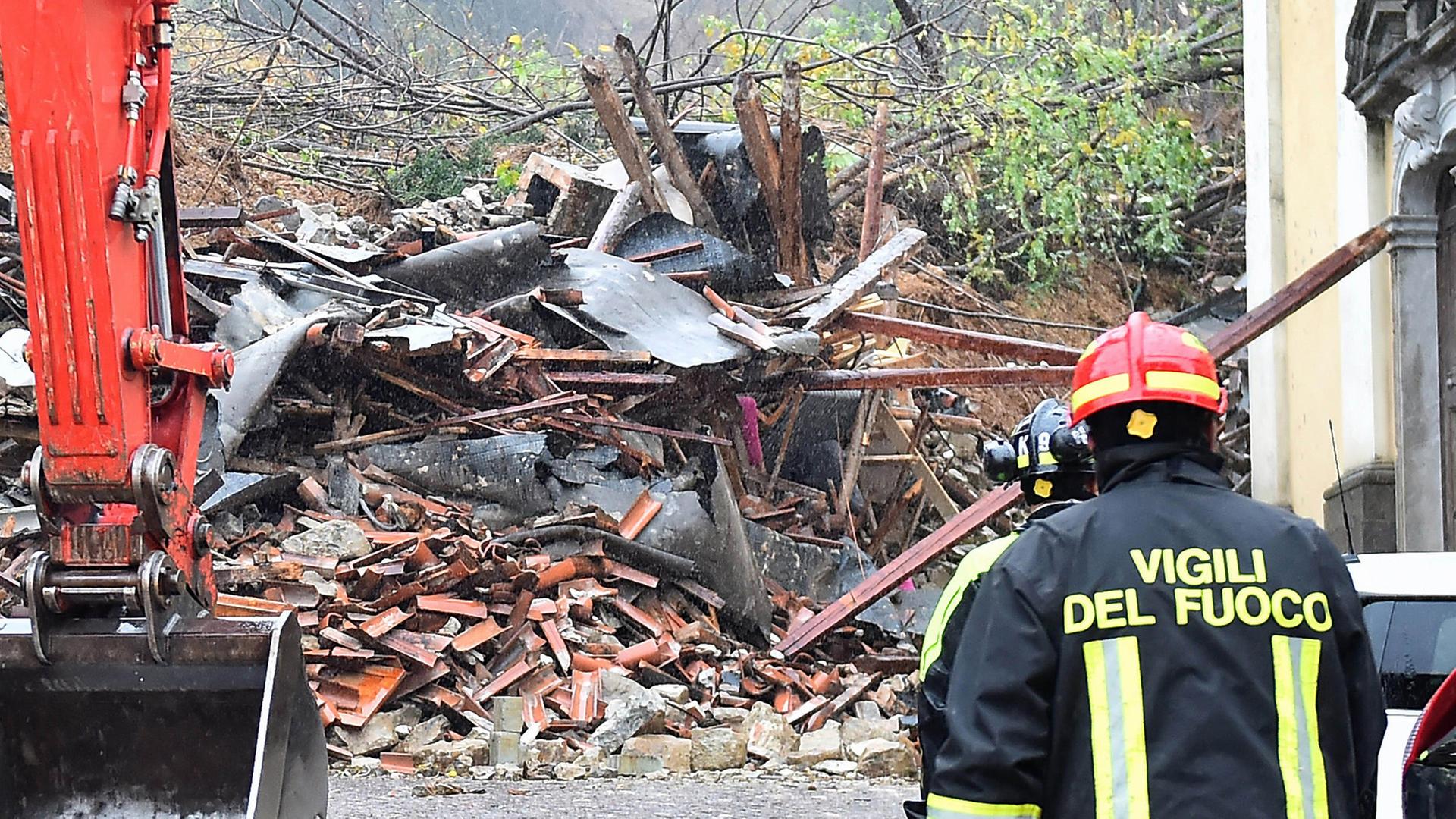 Feuerwehrleute in Brazzano di Cormons (Foto: 17.11.2025) | EPA