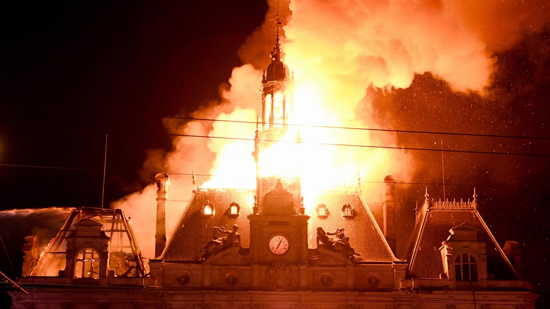 Unruhen in Frankreich: Festnahme nach Brand von Rathaus in Limoges
