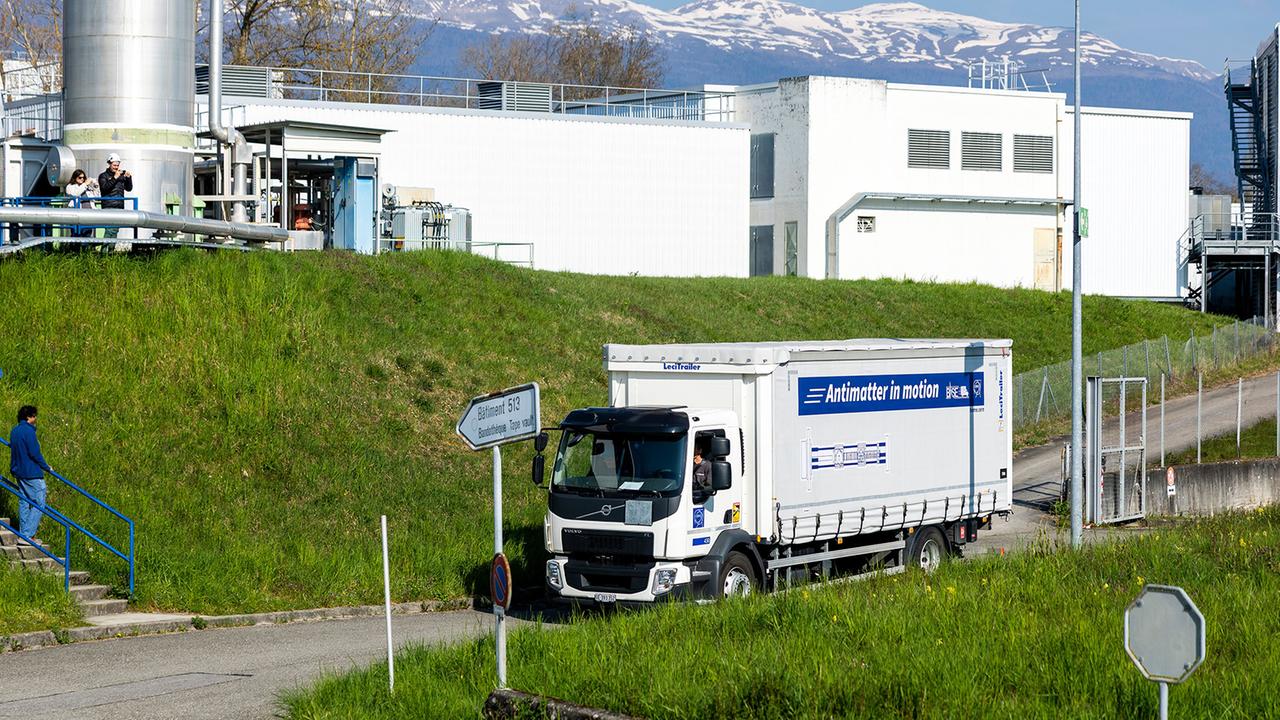 Weltpremiere am CERN – Erfolgreicher Antimaterie-Transport per Lkw