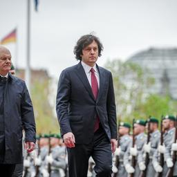 Scholz empfängt Kobachidse mit militärischen Ehren vor dem Bundeskanzleramt