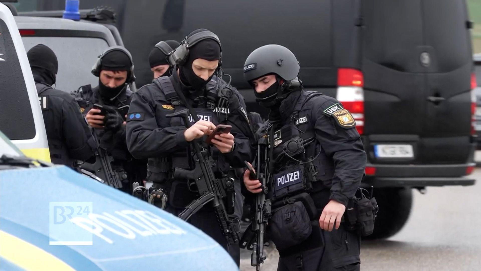Im oberpfälzischen Berngau läuft ein Einsatz von Spezialkräften der Polizei. | Bayerischer Rundfunk 2026