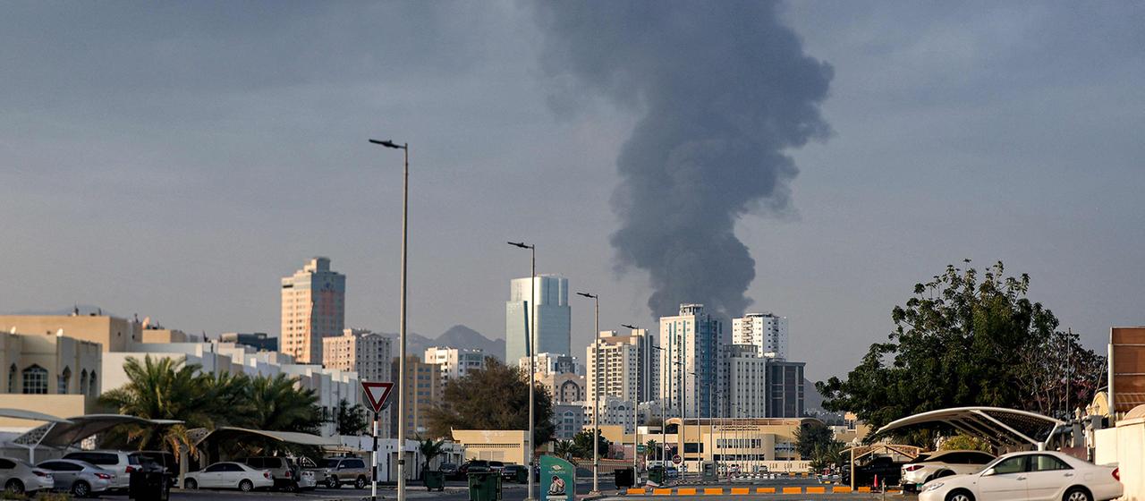 Eine Rauchwolke steigt nach einer Explosion über Fujairah, Vereinigten Arabischen Emirate, auf. (03.03.2026)
