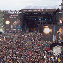 Tausende Menschen drängen sich beim Rock am Ring-Festival (Archivbild von 2019)
