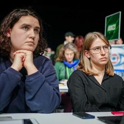 Katharina Stolla (links) und Svenja Appuhn bei einem Bundesparteitag von Bündnis 90/Die Grünen