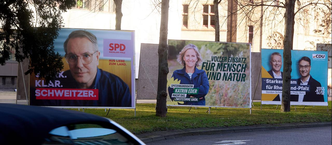 Wahlplakate für die Landtagswahl in Rheinland-Pfalz.