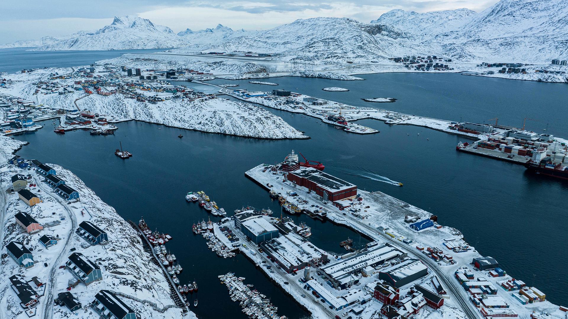 Boote liegen im Hafen von Nuuk (Grönland). | AP