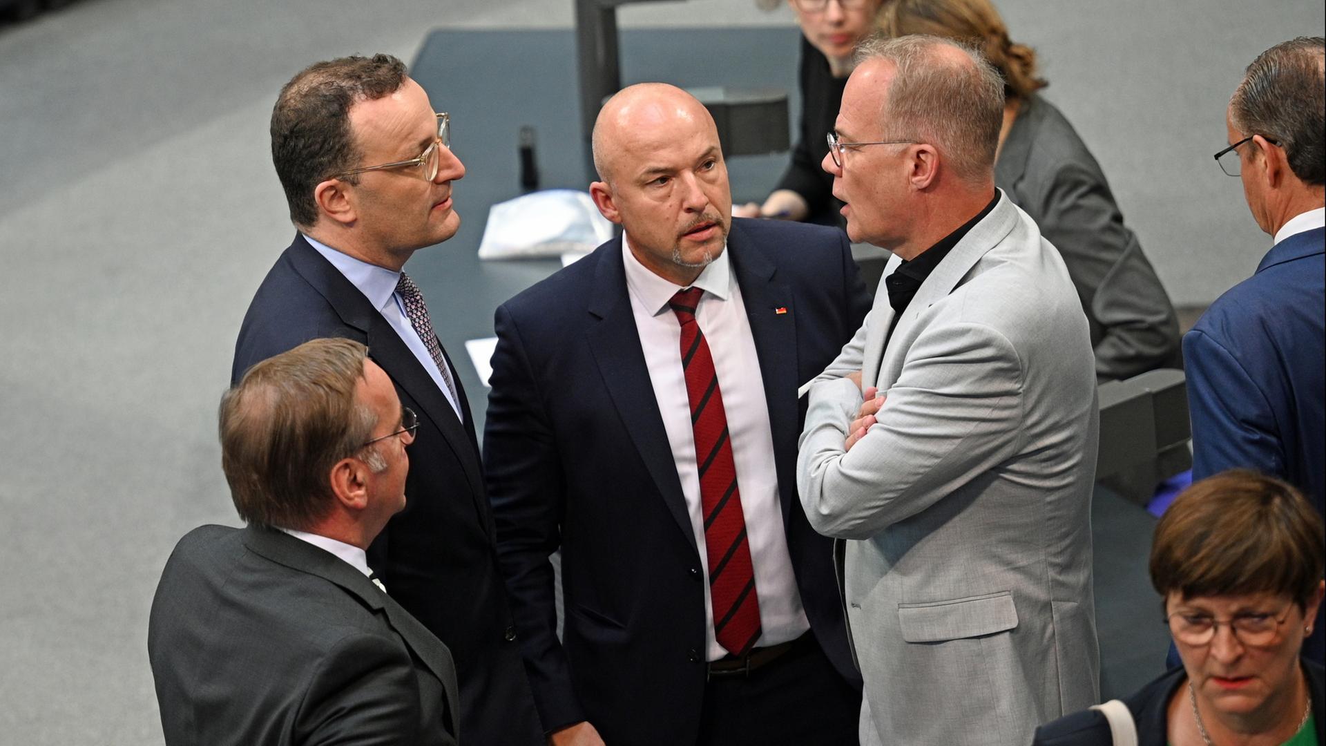  Jens Spahn (l),  Alexander Hoffmann (m) und Matthias Miersch  | dpa