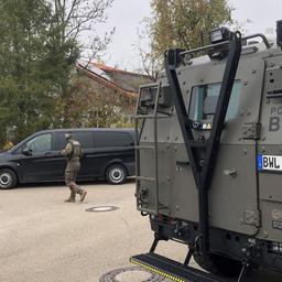 Das SEK hat seinen Einsatz in einem Wohnaus in Aalen am Montagmittag beendet. Am Morgen soll dort ein bewaffneter Mann eine Frau bedroht haben. 