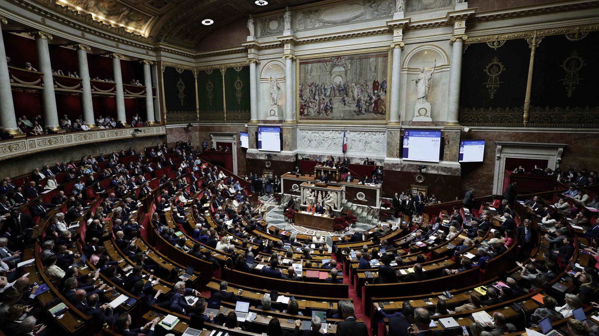 Blick in die französische Nationalversammlung. | STEPHANE DE SAKUTIN / AFP