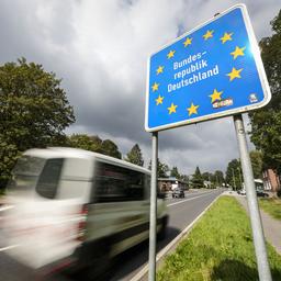 Ein Schild mit der Aufschrift "Bundesrepublik Deutschland" steht an der Grenze zu Belgien.