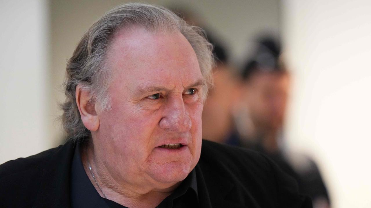 法廷での性的攻撃のために、俳優のデパルデウ