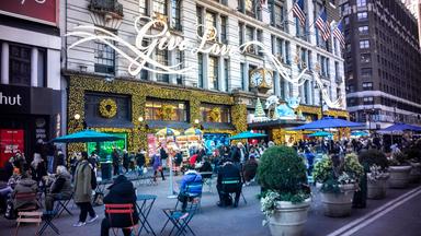 Weihnachtliche Dekoration am Macy's Herald Square Flagship Store in New York.