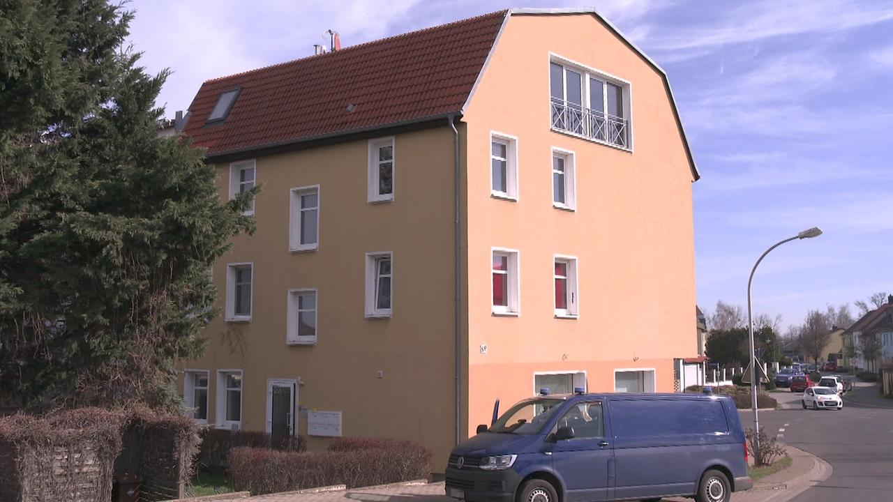 Schönebeck Sachsen-Anhalt: SEK Shoots Man