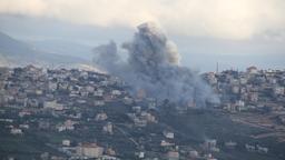 Nach einem israelischen Luftangriff auf Maroun al-Ras, Libanon, steigt Rauch auf (Archiv).