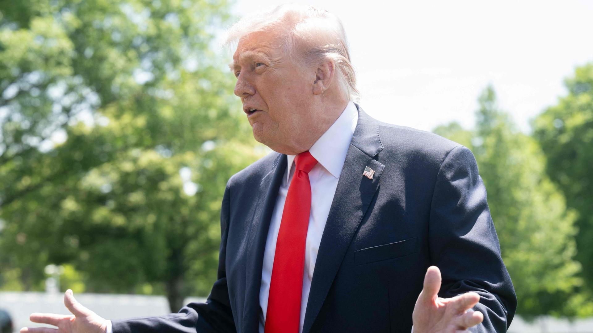 Donald Trump spricht mit Journalisten | AFP