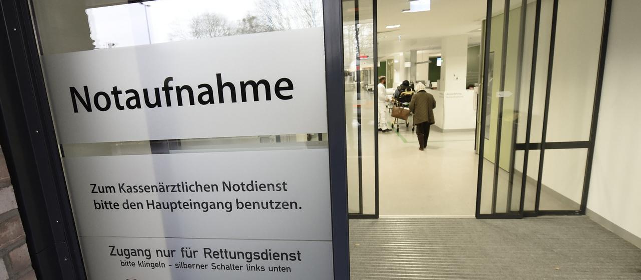 Der Eingang zur Notaufnahme eines Klinikums.