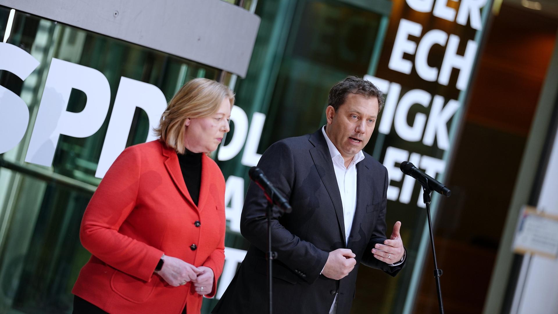 Bärbel Bas und Lars Klingbeil | Kay Nietfeld/dpa