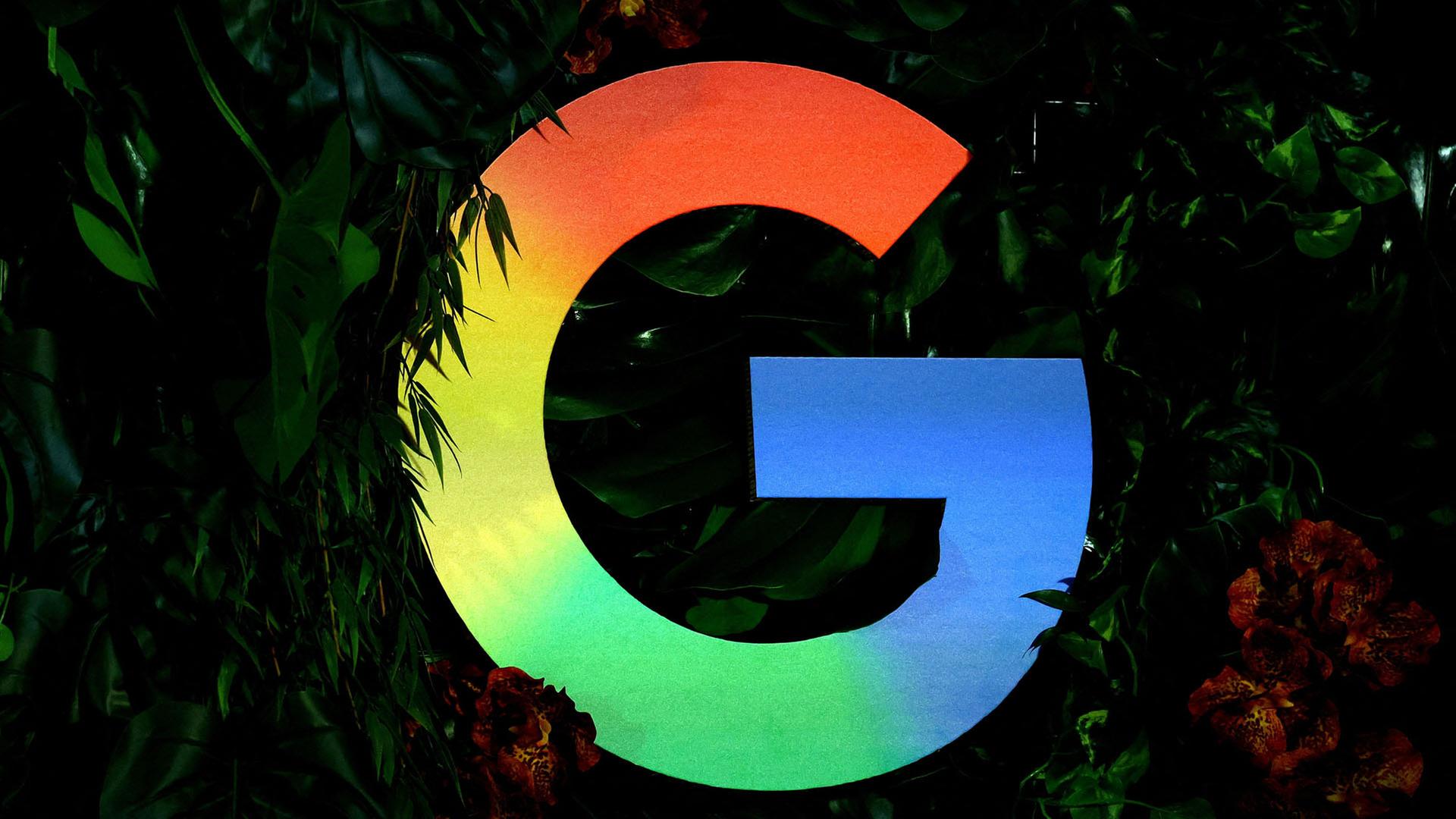 Das Google-Logo bei einer Pressekonferenz in Berlin. | REUTERS