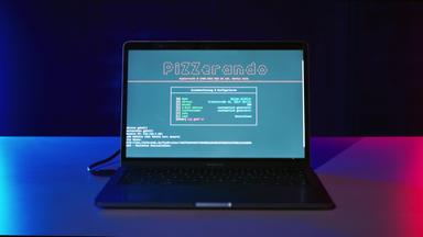 "PIZZerando" steht auf dem Bildschirm eines aufgeklappten Laptops.
