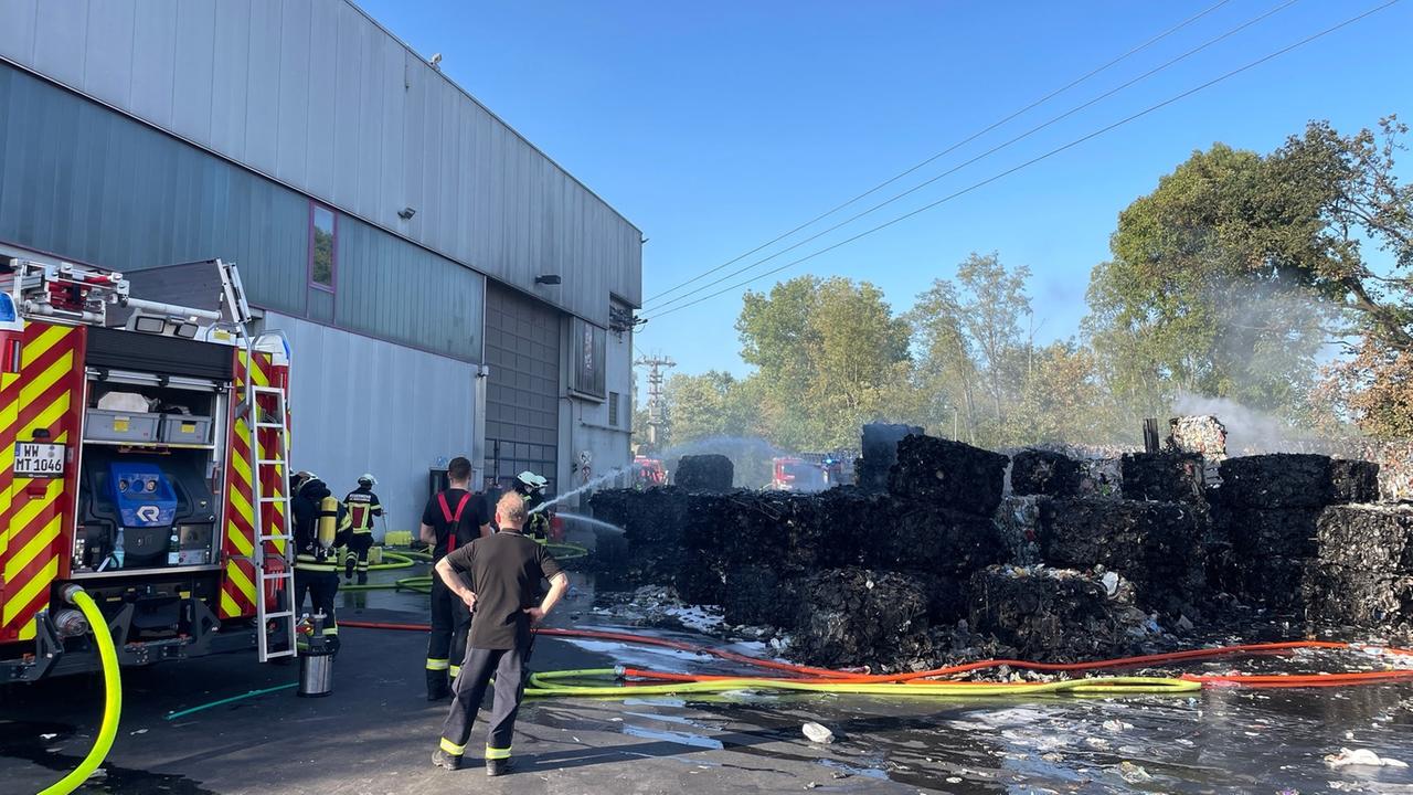 Rheinland-Pfalz Feuer in einer Abfallwirtschaftsanlage in Boden