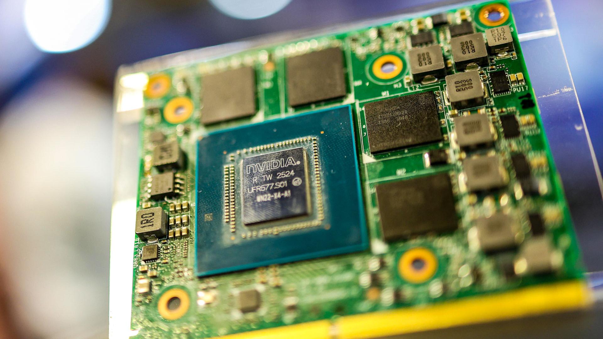 Ein mit einem NVIDIA-Chip ausgestatteter Prozessor.  | picture alliance / Anadolu
