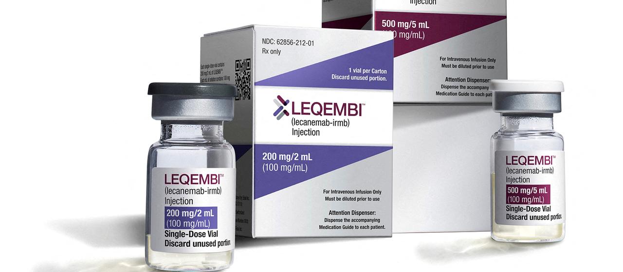 Fläschchen und Verpackungen des Medikaments Leqembi