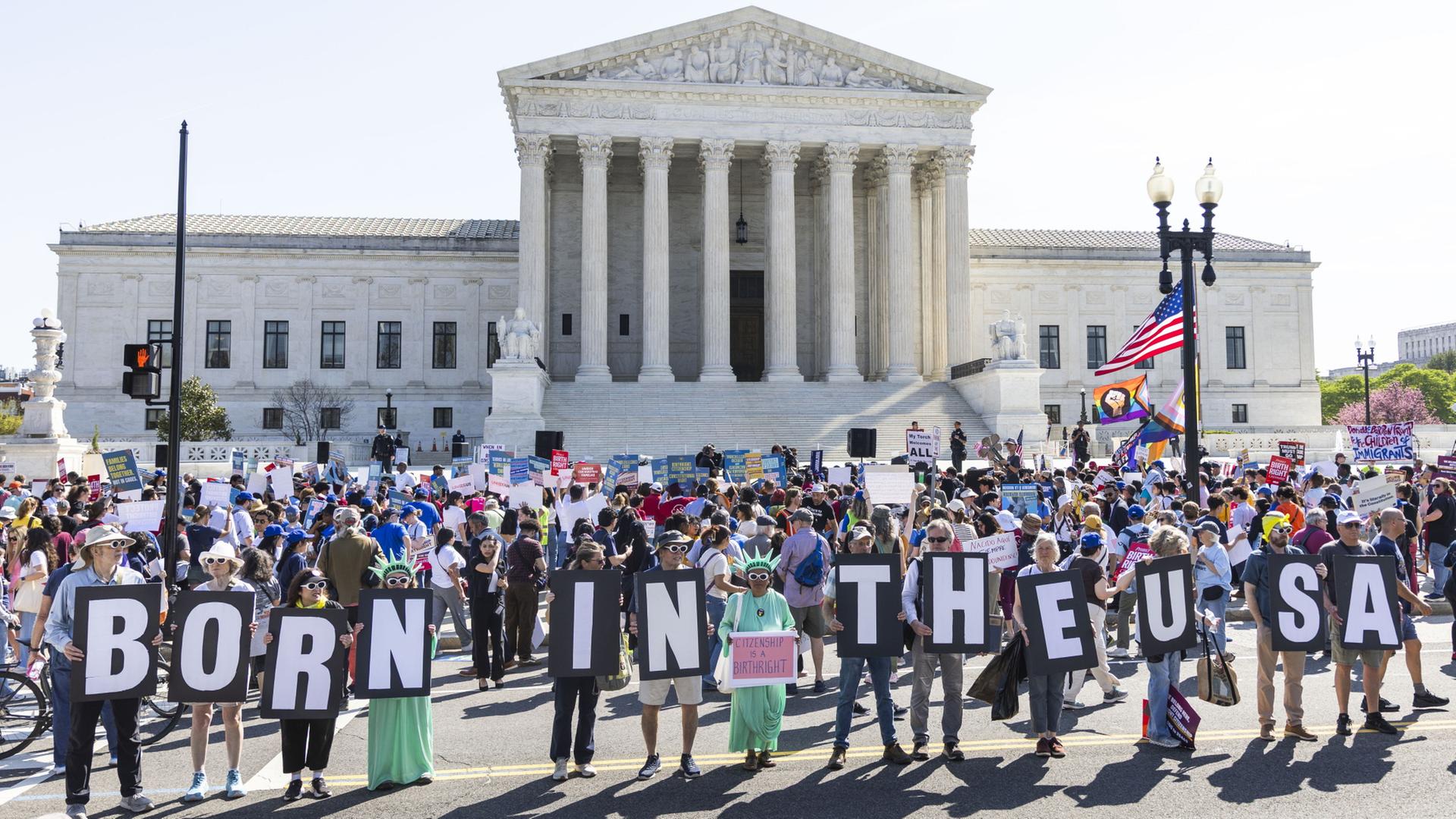 Demonstranten vor dem US Supreme Court. | EPA