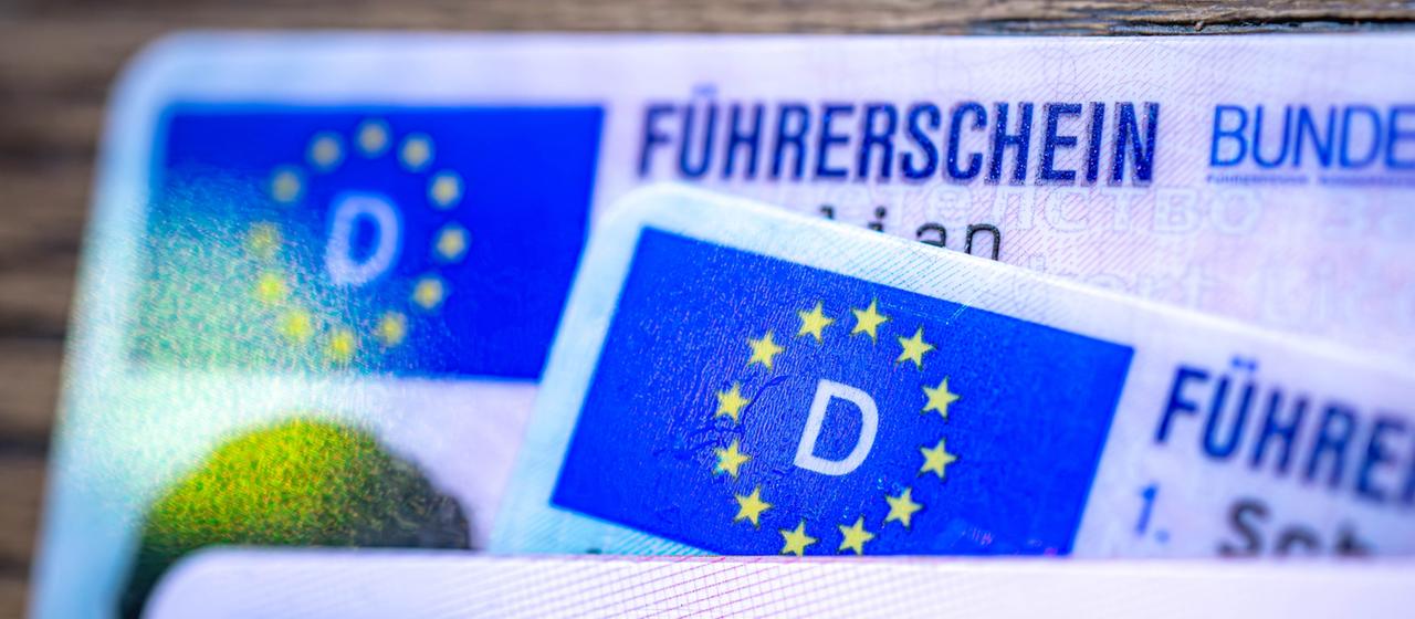 Führerscheine im europäischen Kreditkartenformat.