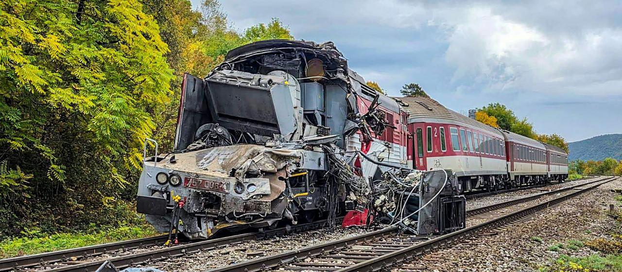 Ein beschädigte Zug in der Nähe von Kosice, Slowakei.