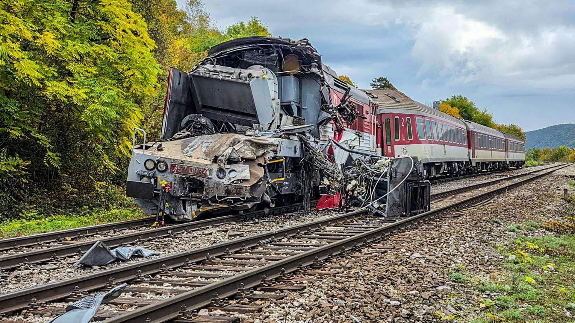 Ein beschädigte Zug in der Nähe von Kosice, Slowakei. | AFP PHOTO /  SLOVAK POLICE via FB