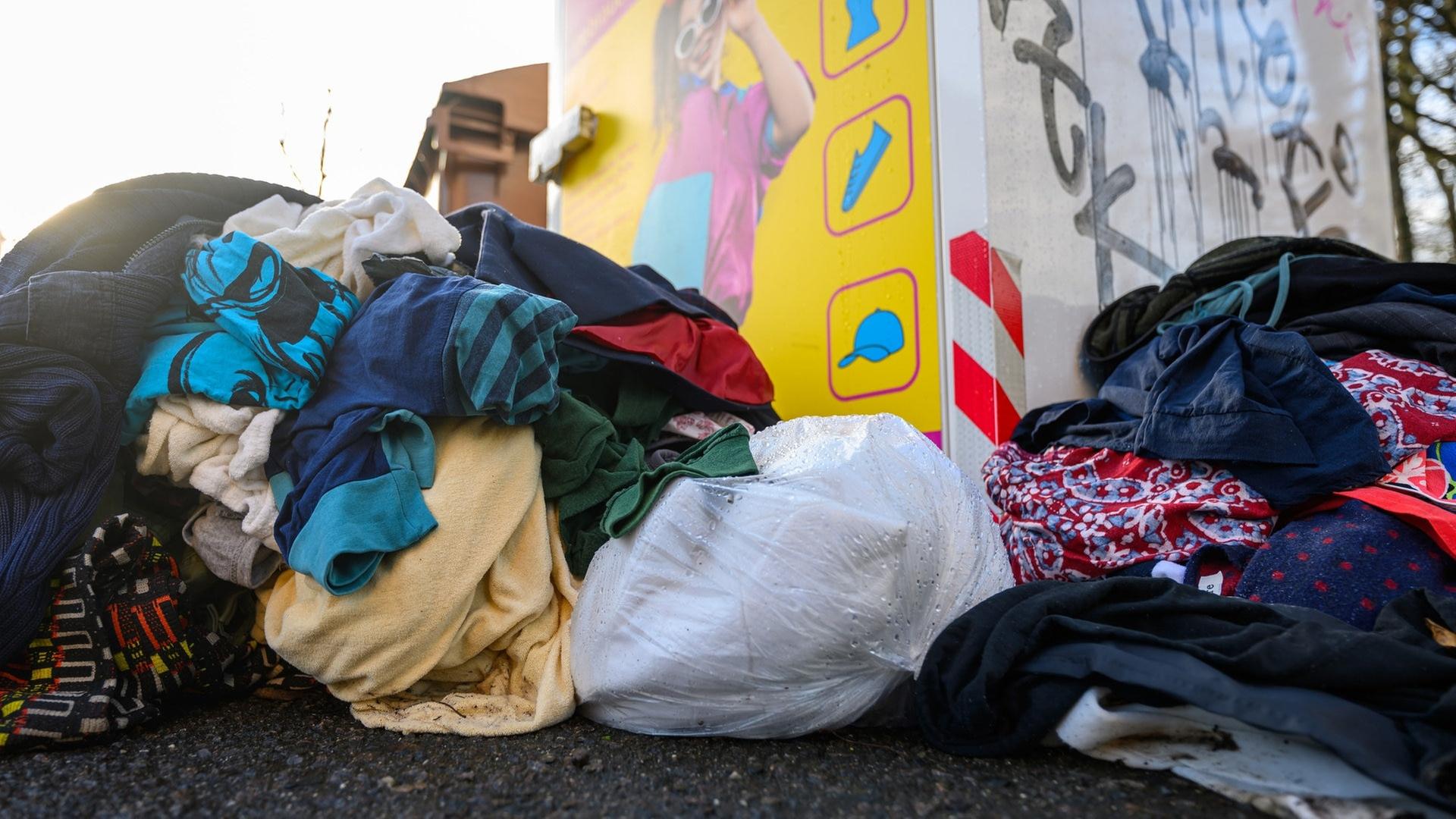 Altkleidercontainer: Darum gerät das Klamotten-Sammelsystem unter Druck