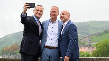 Jens Spahn, Matthias Miersch und Alexander Hoffmann nehmen ein Selfie auf.