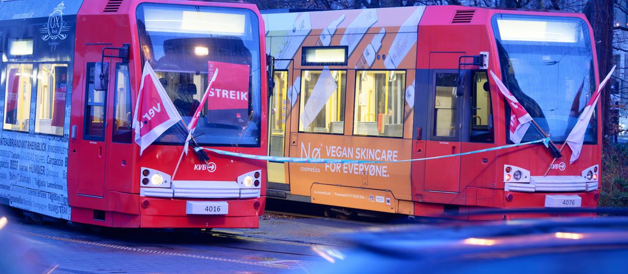 Trambahnen stehen in Köln im bestriekten Depot.