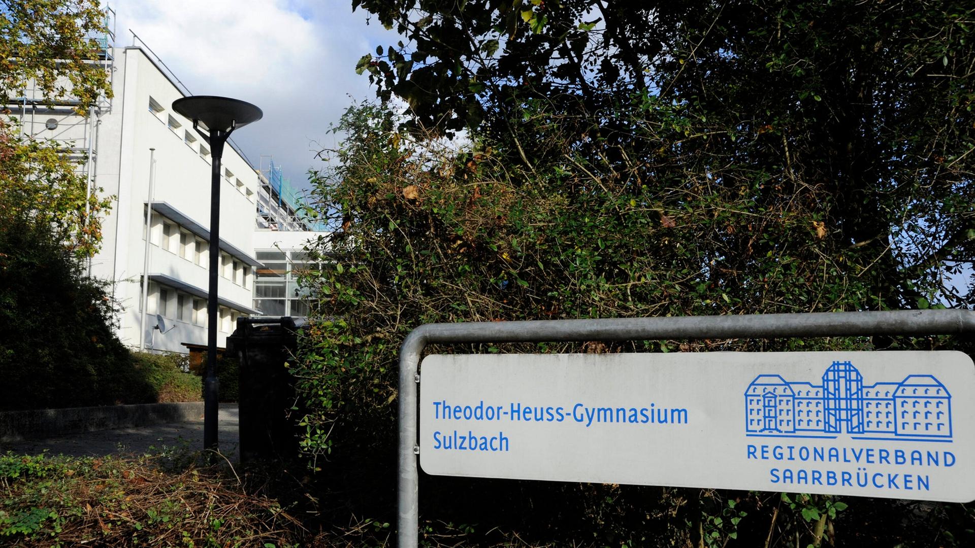 Das Theodor-Heuss-Gymnasium in Sulzbach | IMAGO / Becker&Bredel
