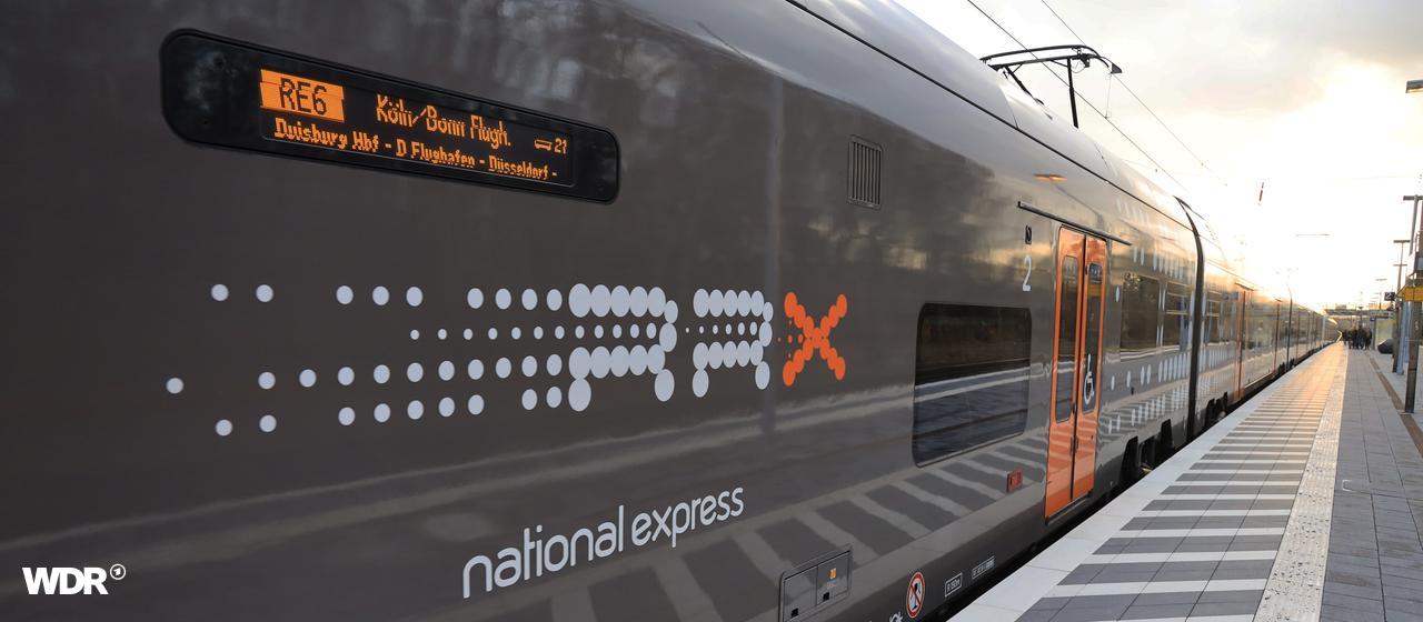 Ein Zug der Privatbahn National Express (RE 6 Köln/Bonn Flughafen - Minden) hält im Bahnhof Hamm-Heessen