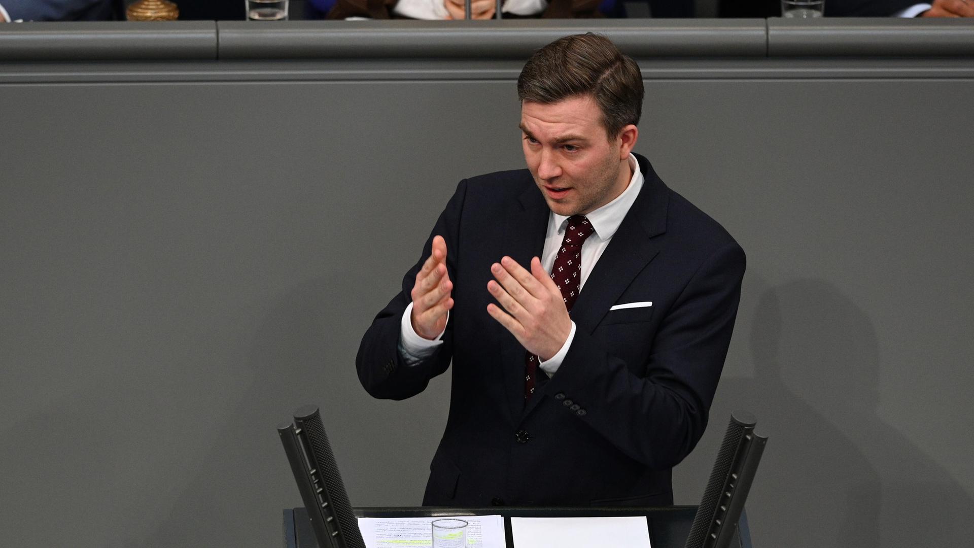 Frederik Bouffier (CDU) rückt in Führung der Union auf