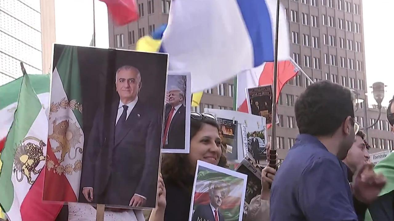 Schah-Sohn Pahlavi zu Geprächen in Berlin