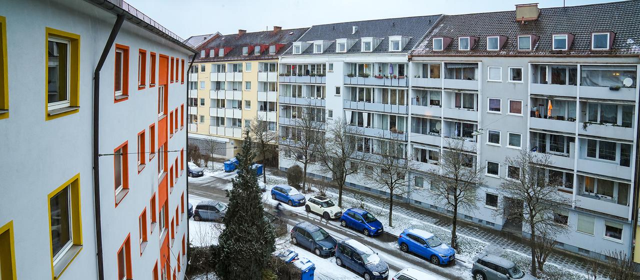 Wohnimmobilien in einer Stadt.