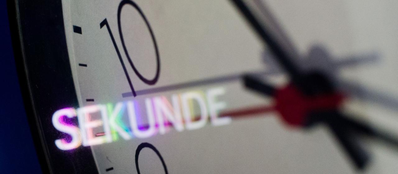 Der Sekundenzeiger auf einer Uhr