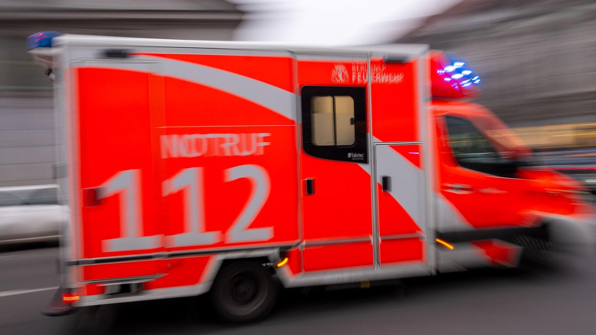 Tödlicher Unfall: Vater fährt eigenes Kind mit dem Traktor an