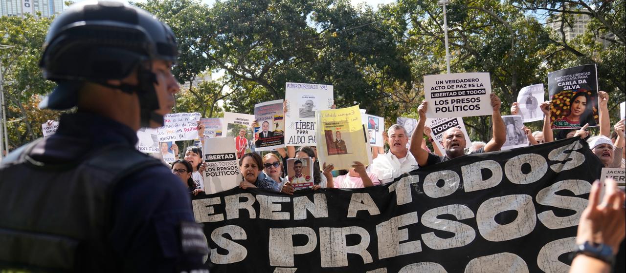 Menschen protestieren in Caracas für die Freilassung von politischen Häftlingen. (Archivbild vom 20.01.2026)