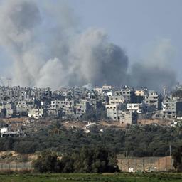 Über dem Gazastreifen ist Rauch zu sehen.