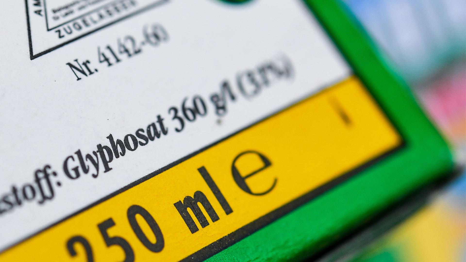 Die Verpackung eines Unkrautvernichtungsmittels, das den Wirkstoff Glyphosat enthält.  | picture alliance/dpa/dpa-Zentral