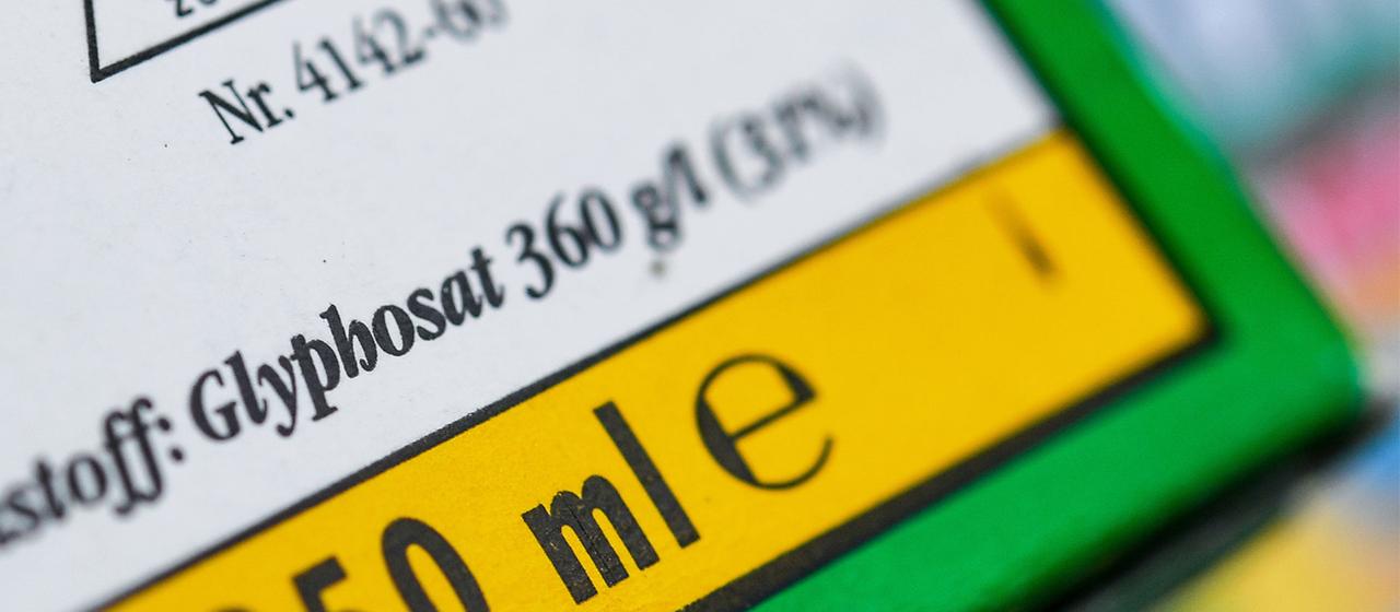 Die Verpackung eines Unkrautvernichtungsmittels, das den Wirkstoff Glyphosat enthält. 