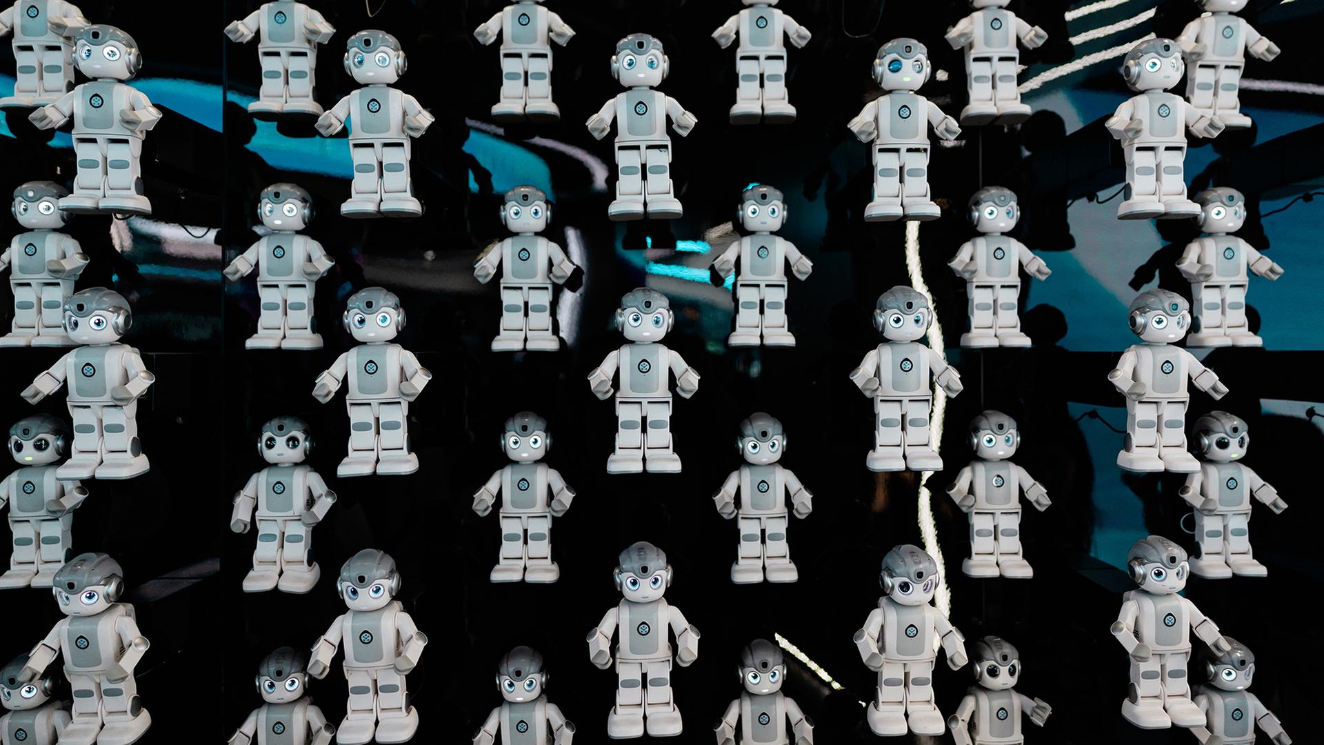 Miniroboter sind bei einem Unternehmen im 