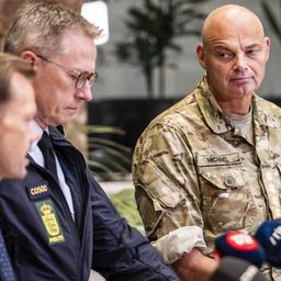 Peter Hummelgaard, Troels Lund Poulsen und Michael Wiggers Hyldgaard bei einer Pressekonferenz in Kopenhagen