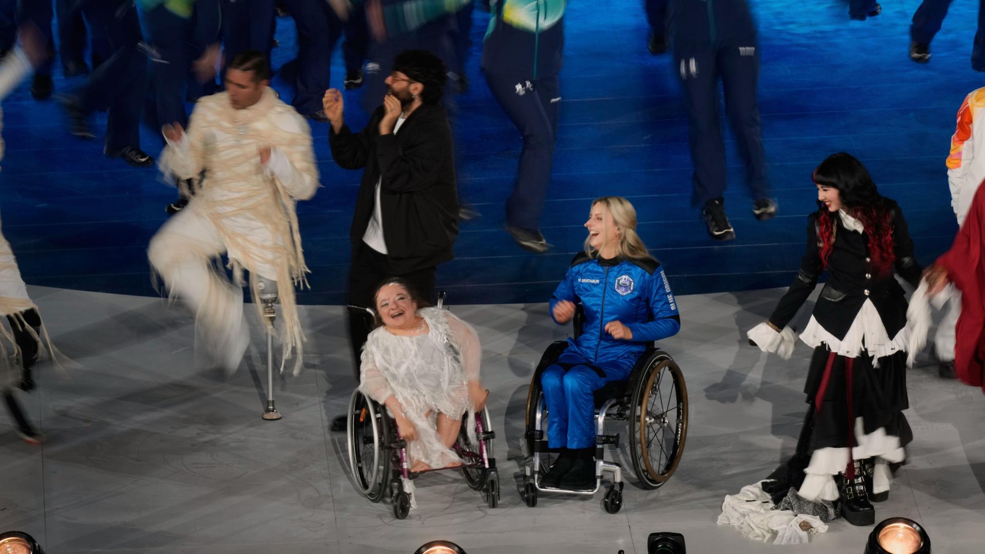 Teilnehmende der ErÃ¶ffnungsfeier der 14. Paralympischen Winterspiele. | AP Photo/Luca Bruno